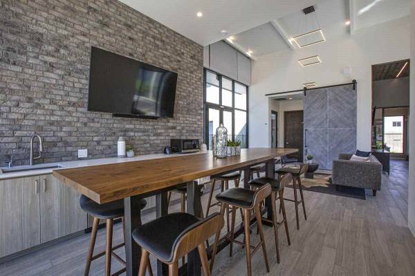 $1,998 / 2br - 1210ft2 - This deal won't last long! Gorgeous 2 bed, 2 bath! Prime location. (Phoenix - On South Mountain)64024826311042124