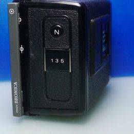 Bronica 135N Camera Film Back Mint Condition. Fits ET, ETRS, ETRSi 1