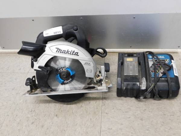 Makita XSH04 18V 6-1/2 in. Cordless Circular Saw - $75 (Kent)63471373536129120