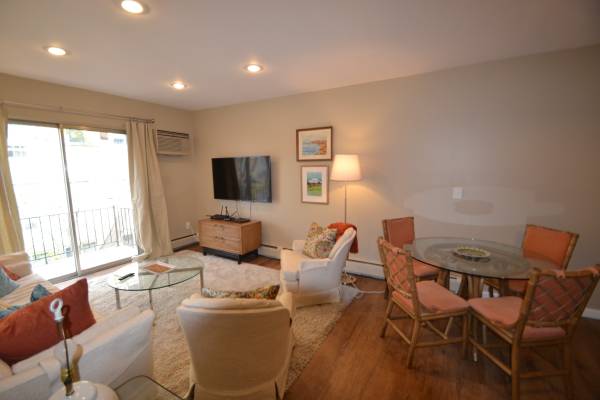$1,295 / 1br - 600ft2 - R-27 Furnished 1BR Center City location (Bond Hill)63974472448003123