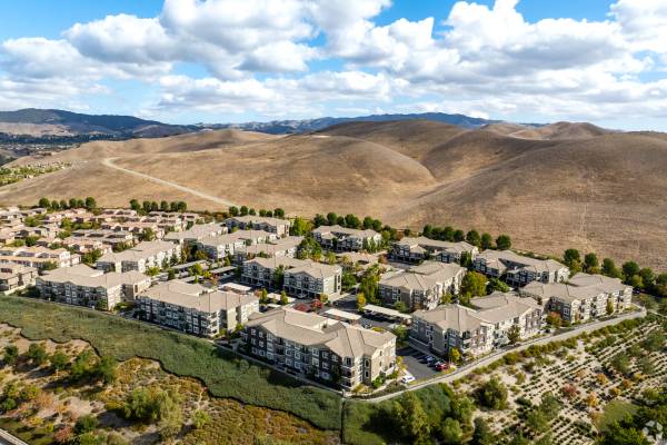 CAN'T BEAT THE VIEW FROM THIS TOP FLOOR 2X2 IN SAN RAMON! 1