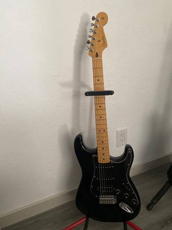 2013 Fender MIM Stratocaster 1