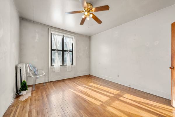 $400,000 / 2br - Washington Heights/Riverside Drive Sundrenched Top Floor 2 Bedroom (Inwood / Wash Hts)63912046791810121