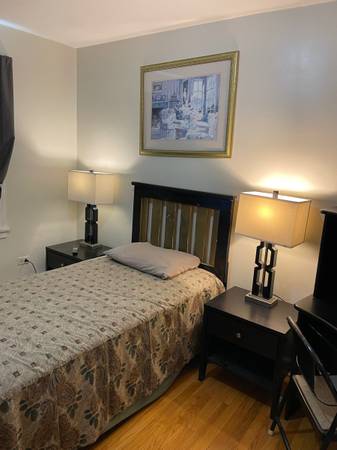 $650 / 200ft2 - Private Room in West Rogers Park (Touhy at Western)63959879271298122
