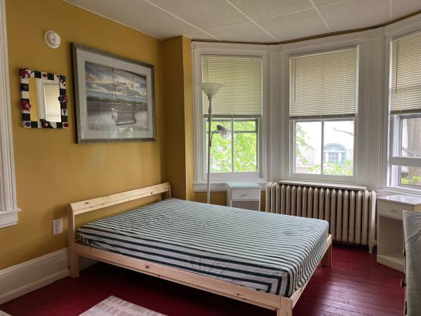 ******  4 MONTH SUMMER SUBLET ~ GORGEOUS SPACE  ****** 1