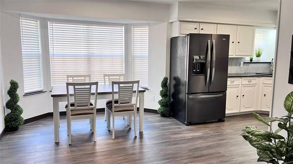 $425,000 / 4br - 1790ft2 - *****Casa Elegante y Actualizada en Carrollton CON PISCINA**4Dormitorios**2Baños***** (Carrollton, Texas)63867602558467122