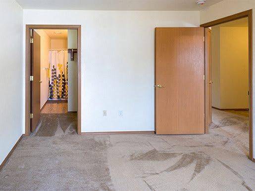 $1,689 / 2br - 950ft2 - Patio/Balcony, Disposal, Fitness Center, Ceiling Fan (12330 SE Bush St, Portland, OR 97236)63842024383361122
