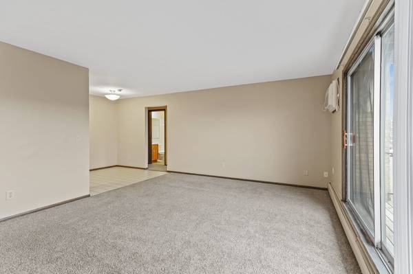 $1,025 / 1br - 750ft2 - 1 Dormitorio Disponible en Septiembre! -Llame Hoy-Wexford Commons (Minneapolis)63868700154625121