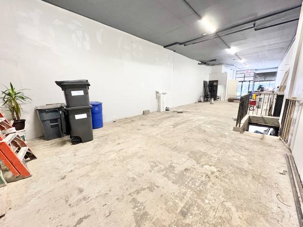 $5,500 / 2000ft2 - SUPER UPSCALE 2000sq ft WITH BASEMENT MAXIMUM EXPOSURE LOW PRICE BUSY (CLINTON HILL)63945494664195123