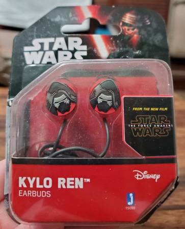 KYLO REN EARBUDS 1