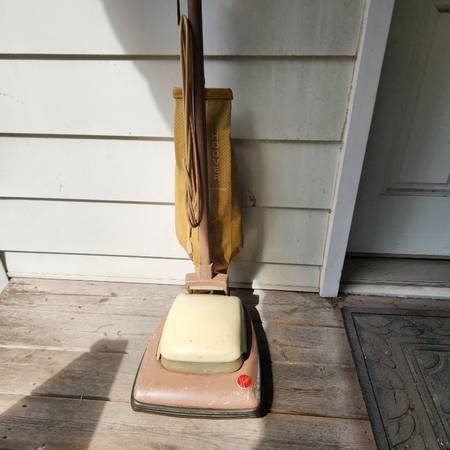 Hoover Vacuum Cleaner. 1
