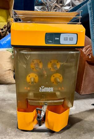Zumex Versatile Basic Commercial Citrus Juicer 1