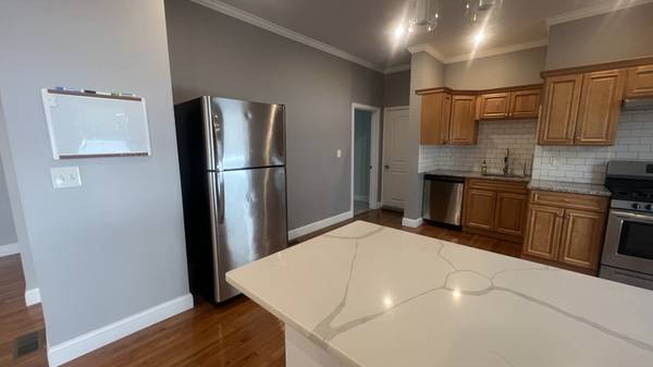 $3,400 / 2br - Somerville 2 Bed/1 Bath Apartment | Marshall St63951148850307122