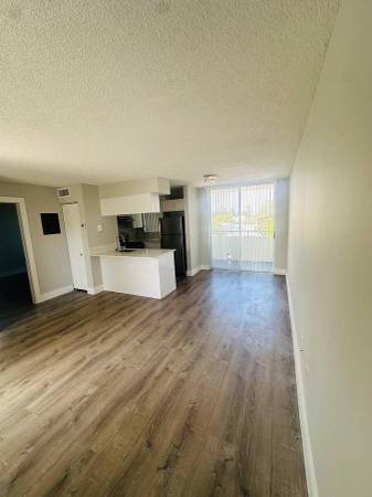 REMODELED 1/1 WITH PARKING 1