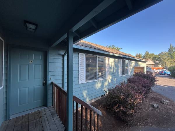 $2,395 / 3br - 1350ft2 - 1073 NW Hidden Valley #1 - 3 Habitaciones / 2 Baños Tri-Plex (Bend)63839290508547120