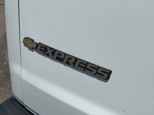 2019 Chevrolet Express Chevy LT - Photo 9