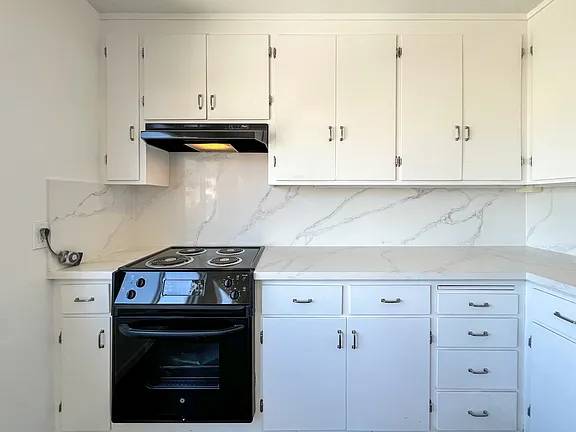 $1,750 / 1br - 600ft2 - Secluded Apartment with Stunning Bay & Mountain Views64000756853121124