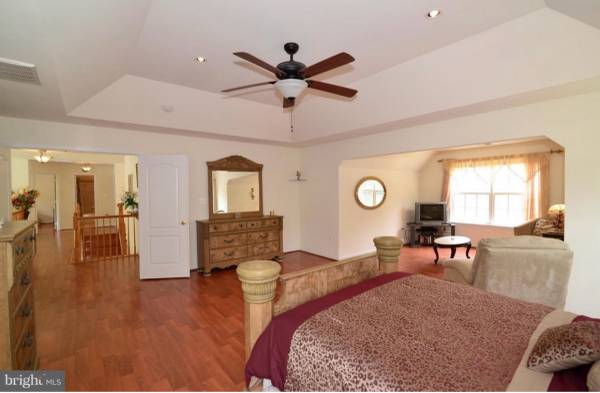 $1,500 habitación XL con baño XL mes a mes (Falls Church)63843416081923121