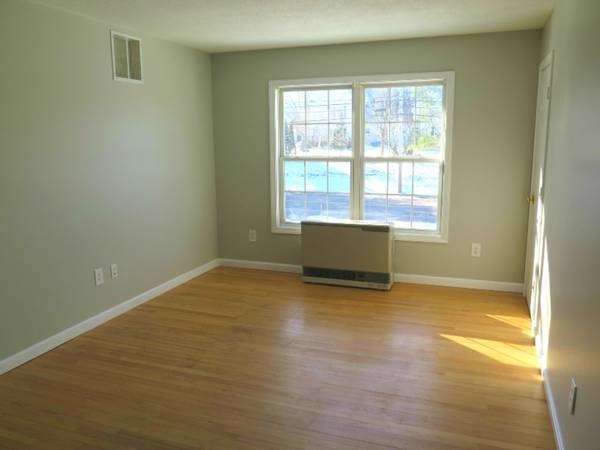 $1750.00 / 2br - 850ft2 - Prime Location! 2 Bed/1 Bath Unit in Colchester - $1750 - Available 9/63784639396481124