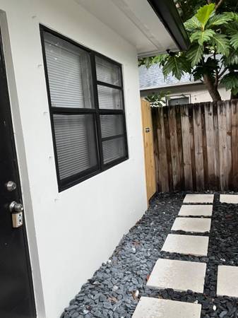 $1,500 / 1br - 420ft2 - Studio in the heart of Antique Row $1500 Fully Renovated (West Palm Beach)64001847208834121