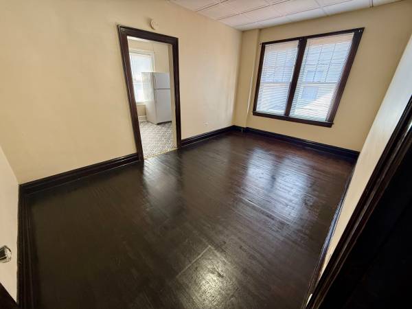 $1,095 / 1br - Large one bedroom apt 2 blocks from Ritter Park!!! (Ritter Park)63989520604675123
