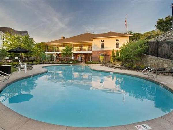 $2,541 / 1br - 1017ft2 - Breakfast bar, Upgraded kitchen, Washer and dryer- FULL SIZE!, Lofts (Woburn)63620394826499121