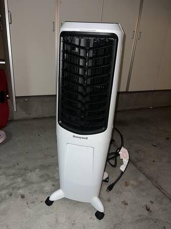 Honeywell portable air conditioner with fan & remote control 1