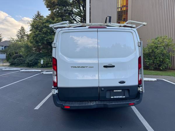 2017 Ford Transit 250 Camión de Carga - $13,90063482871649923123