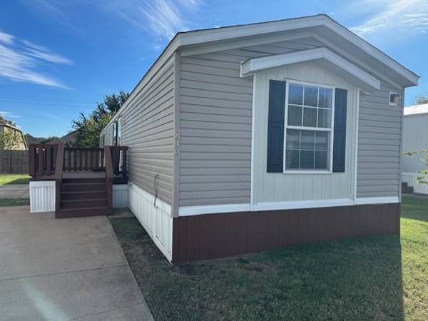 Gorgeous Well Kept 3 bed 2 bath manufactured home 1