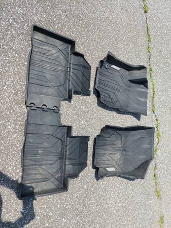2020 Chevrolet Equinox rubber mats 1
