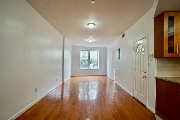 $1,600 / 2br - Cozy 2BR Apartment in Sheepshead Bay (Brooklyn)63912047373955122