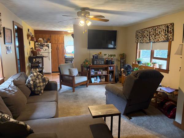 $1,400 / 2br - 2-Bedroom Apartment – 2nd Floor in Owner-Occupied Two-Family Home64017044879235121