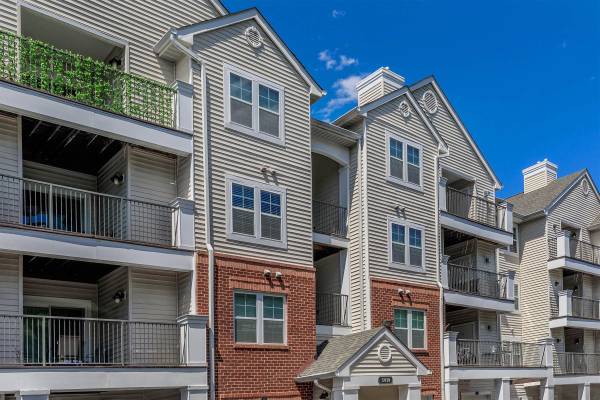 $2,020 / 1br - 886ft2 - Playground, Vertical Blinds, 1B/1B (5901 Coverdale Way, Alexandria, VA)64040192212737120