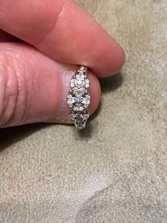 Women’s Engagement Ring! 1