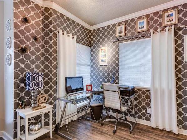 $1,810 / 468ft2 - Controlled Access, Smoke-Free Community, Additional Storage Available (1408 Western Ave Seattle, WA 98101)63862176653827121