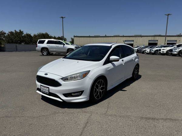 Ford Focus SE hatchback 2016 en blanco oxford - $6,999 (LLAME AL 916-525-7849 PARA DISPONIBILIDAD)63619131513731124