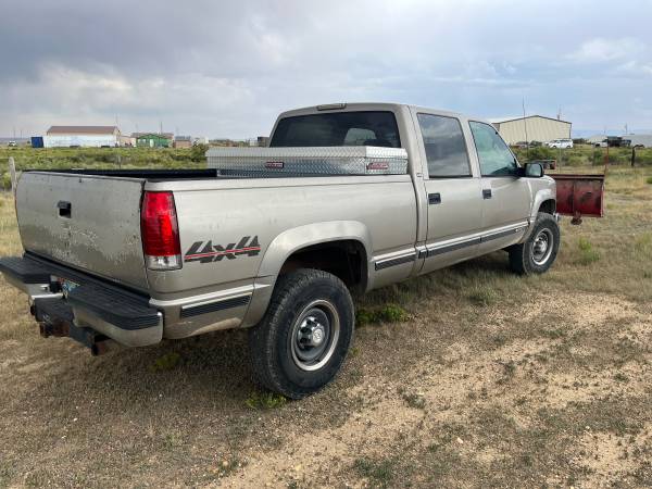 2000 Chevy k2500 - $3,500 (Laramie)63442965459585121
