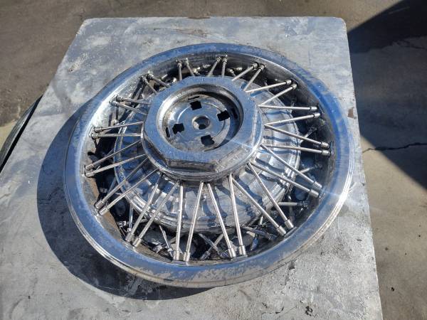 1980 s lincoln towncar wheel cover  (phone call please) 1