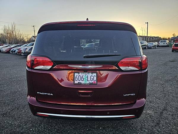 2018 Chrysler Pacifica Limited FWD - $15495.0063624673215745124