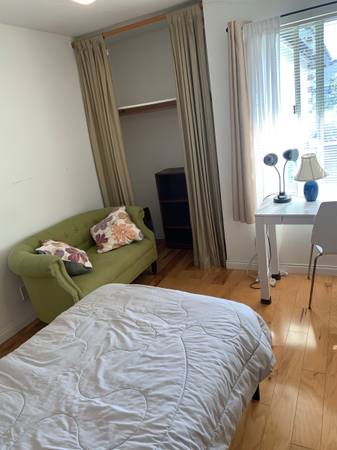 $1,200 / 4br - 130ft2 - Female to share nice home in Encinitas (Encinitas)63932991797506123