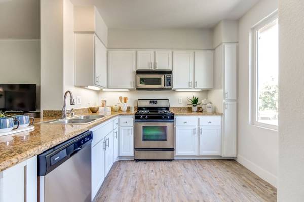 $2,428 / 1hab - 669ft2 - Área de juegos comunitaria, barra de desayuno, ventanas de alta eficiencia energética (1850 Thibodo Rd, Vista, CA)63657173700099123