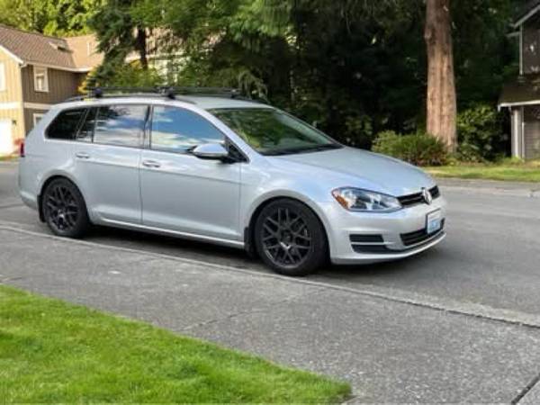 2017 AWD Volkswagen Golf Sportwagen - $14,000 (Redmond)63617898808323120