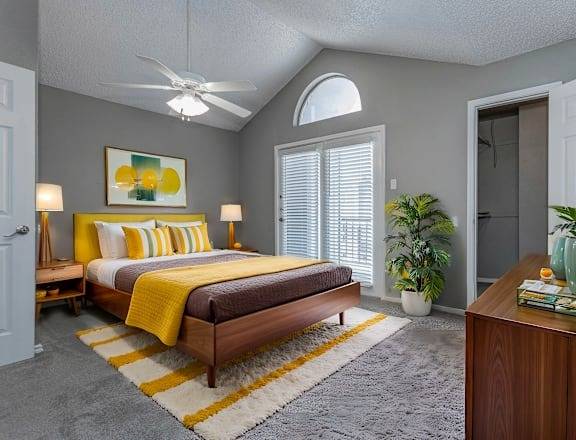 $1,280 / 2br - 925ft2 - Ceiling Fans in all rooms, Electronic Thermostat, Bay Windows (9707 Walnut Hl Ln, Dallas, TX)63796578617985121