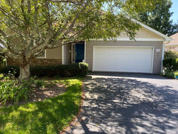 $1,800 / 2br - 1400ft2 - Lower Duplex on Flat Rock Park! (Flat Rock)64029373241217120