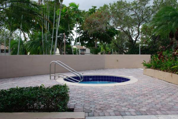 $2,000 / 2br - $2000 CONVENIENT 2B/2B IN REFLECTIONS (PEMBROKE PINES)64002013364611122