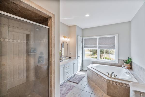 $639,900 / 4br - 3376ft2 - 162 Walnut Ridge Way (Bowling Green)63897515621634122