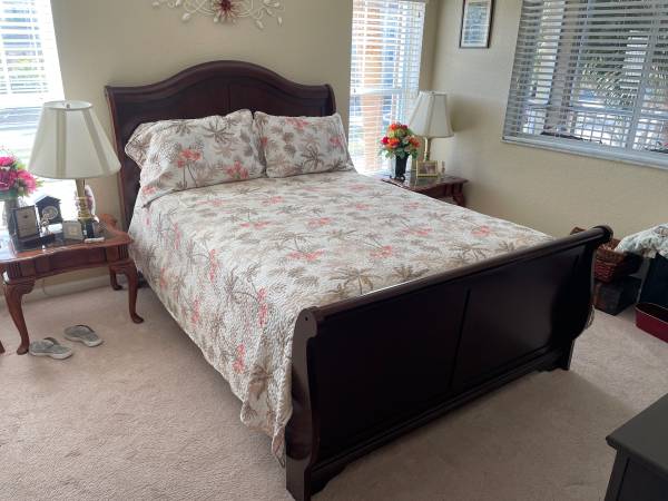 Mahogany Queen Sleigh Bed with Mattress & Box Springs, Very Good Cond 1