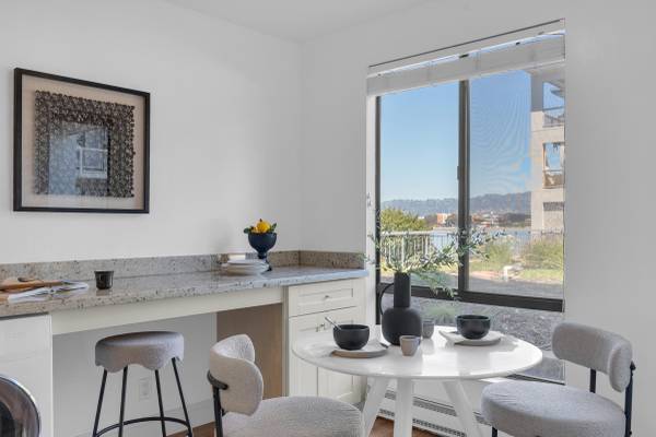 $3,000 / 2br - 2BR/1.5BA Condo w/ Water View & Balcony – 6 Commodore Dr #235 (emeryville)64030488503811124