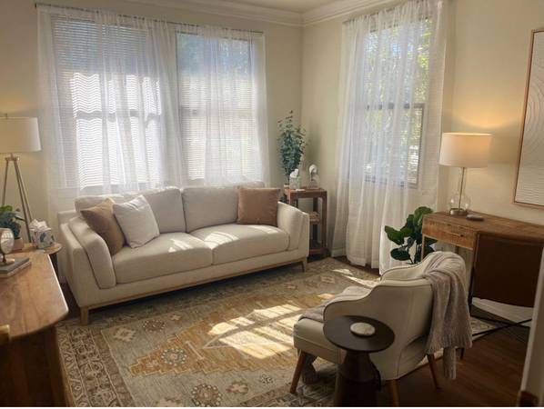 Beautiful, light-filled therapist office 1
