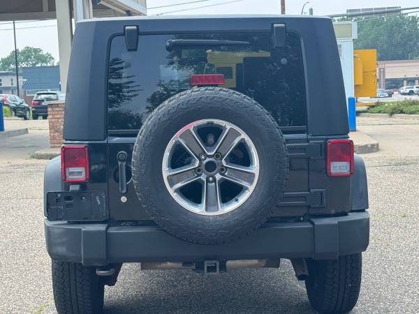 2009 JEEP WRANGLER UNLIMITED RUBICON AWD con solo 127xxx - $11,995 (Maplewood)63470777155331123